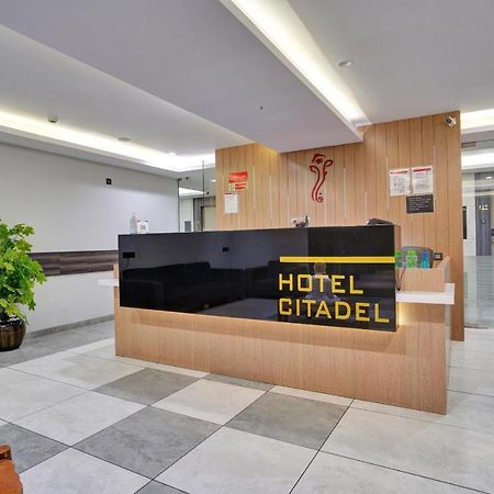 Super Oyo Townhouse 639 Hotel Citadel 2 Surat Exterior foto