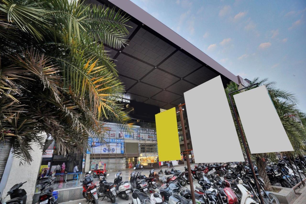 Super Oyo Townhouse 639 Hotel Citadel 2 Surat Exterior foto