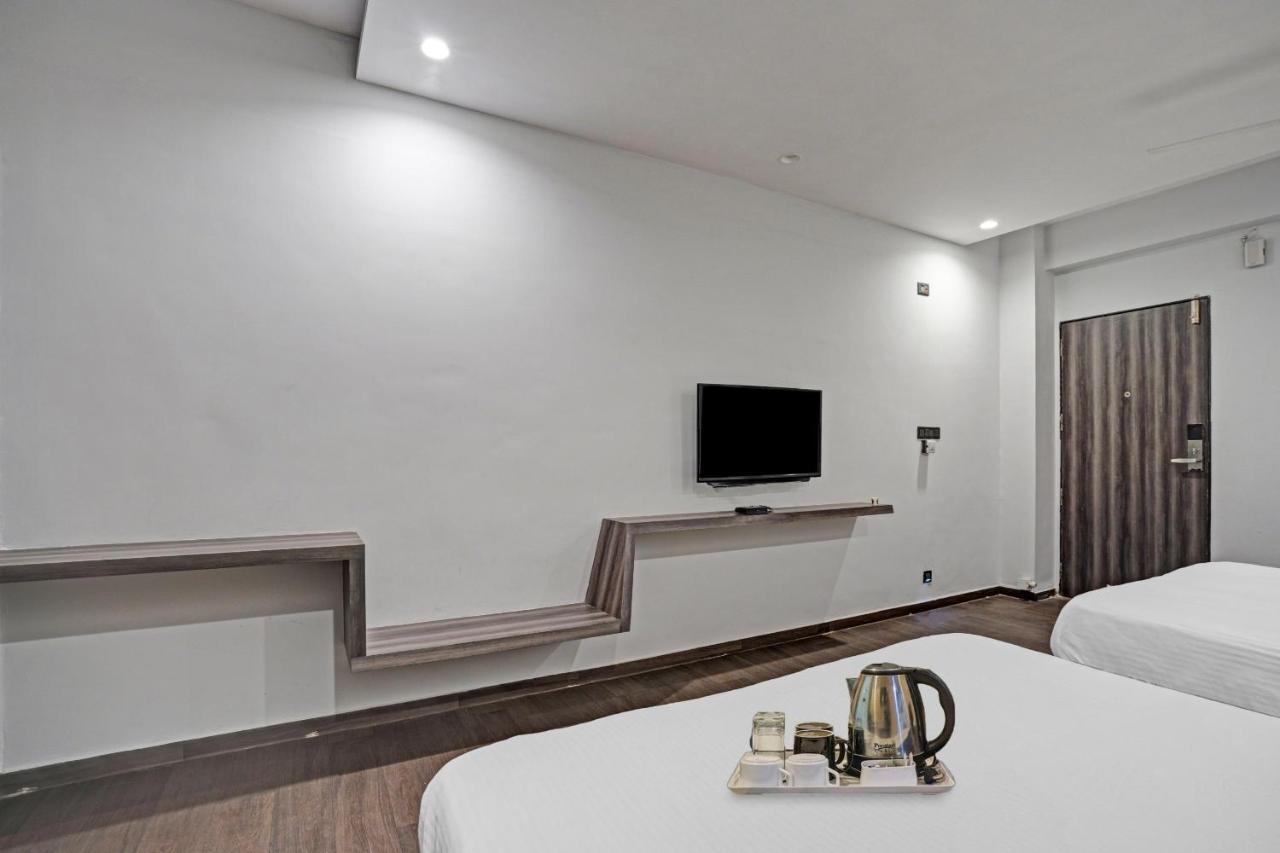 Super Oyo Townhouse 639 Hotel Citadel 2 Surat Exterior foto